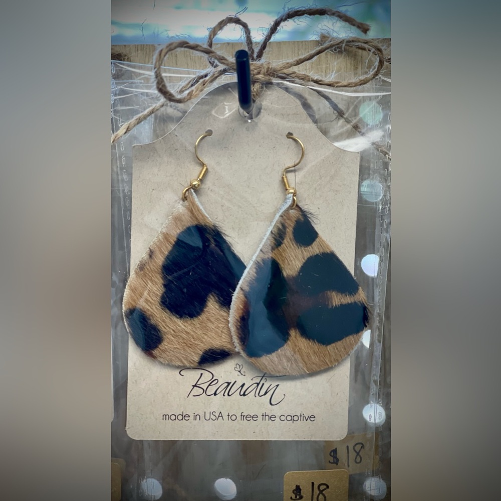 BEAUDIN - Hershey Teardrop Hair on Hide Earrings in Jaguar